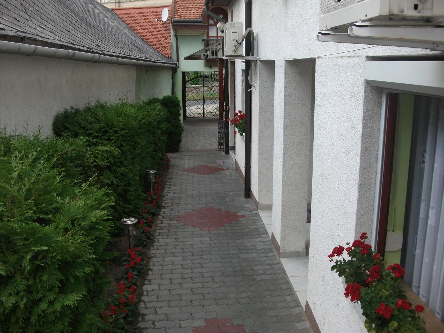 Ria Panzio Bed & Breakfast Esztergom Exterior photo