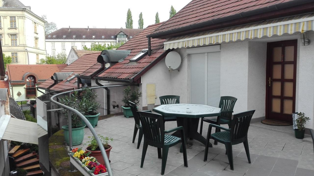 Ria Panzio Bed & Breakfast Esztergom Exterior photo