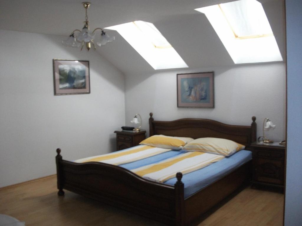 Ria Panzio Bed & Breakfast Esztergom Exterior photo